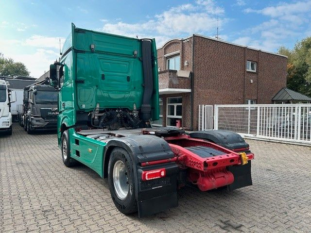 Mercedes-Benz 1851 Actros SZM mit Kipper-Pumpe 4x2 - Тягач: фото 4 Mercedes-Benz 1851 Actros SZM mit Kipper-Pumpe 4x2 - Тягач: фото 4