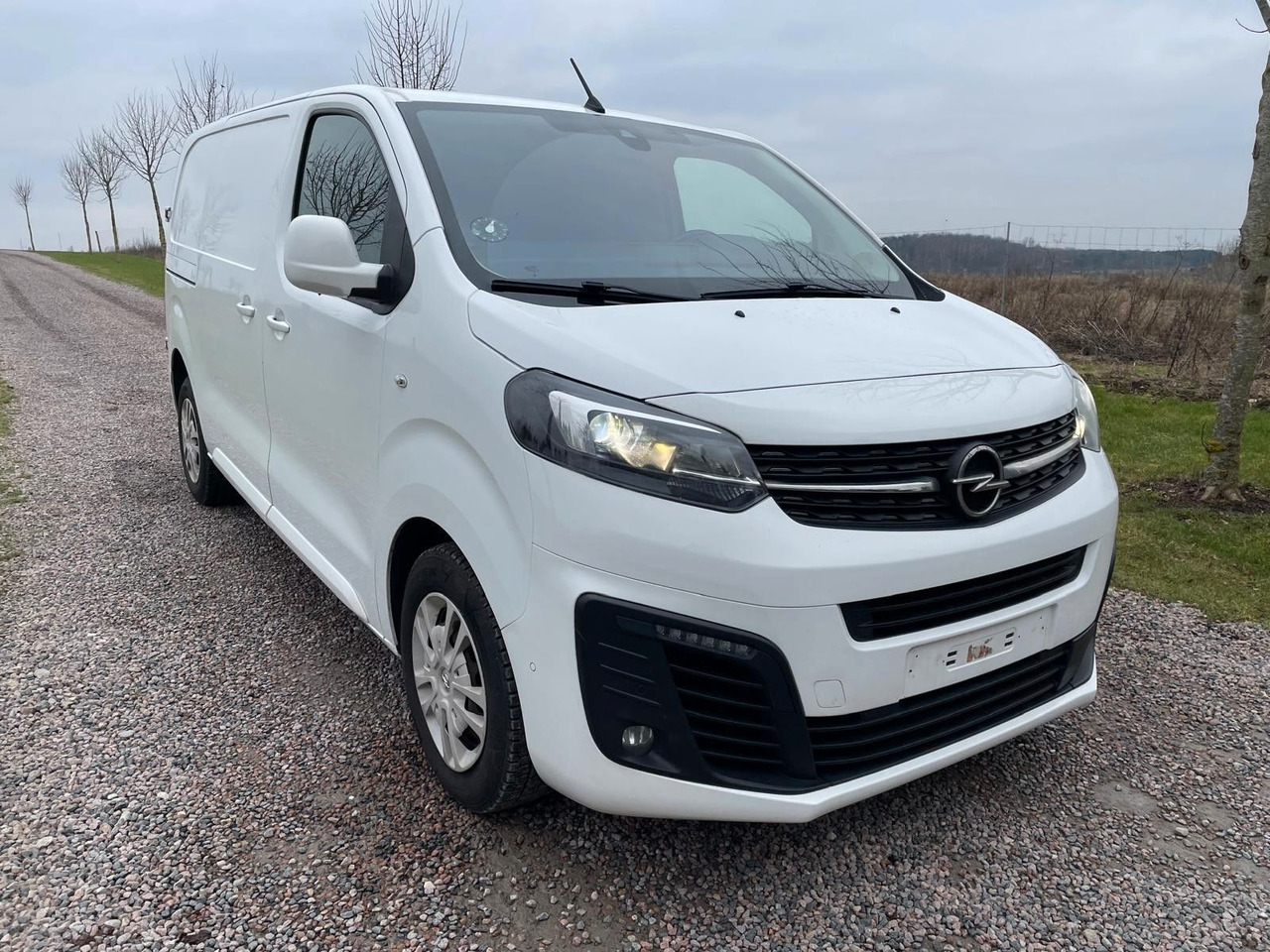 Opel Vivaro Kasten Edition M L2 2.0 Opel Vivaro 2.0 CDTI Edition M L2 *9400€ netto - Легковой фургон: фото 1 Opel Vivaro Kasten Edition M L2 2.0 Opel Vivaro 2.0 CDTI Edition M L2 *9400€ netto - Легковой фургон: фото 1