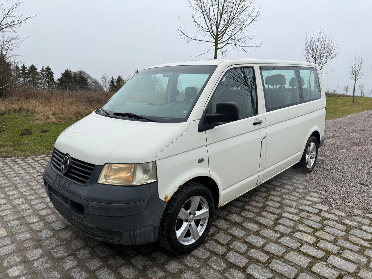 Volkswagen T5 Transporter 1.9 TDI *9 Sitze * 3900 € - Пассажирский фургон: фото 2 Volkswagen T5 Transporter 1.9 TDI *9 Sitze * 3900 € - Пассажирский фургон: фото 2