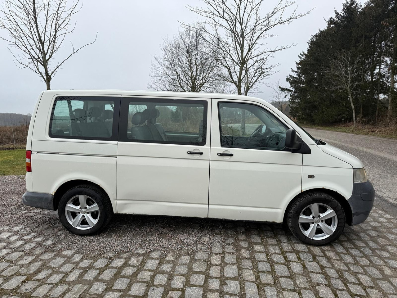 Volkswagen T5 Transporter 1.9 TDI *9 Sitze * 3900 € - Пассажирский фургон: фото 5 Volkswagen T5 Transporter 1.9 TDI *9 Sitze * 3900 € - Пассажирский фургон: фото 5