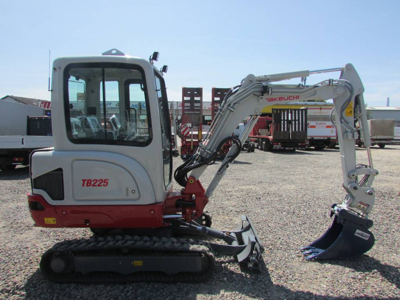 Takeuchi TB 225 Minibagger 44.000 EUR - Мини-экскаватор: фото 5 Takeuchi TB 225 Minibagger 44.000 EUR - Мини-экскаватор: фото 5