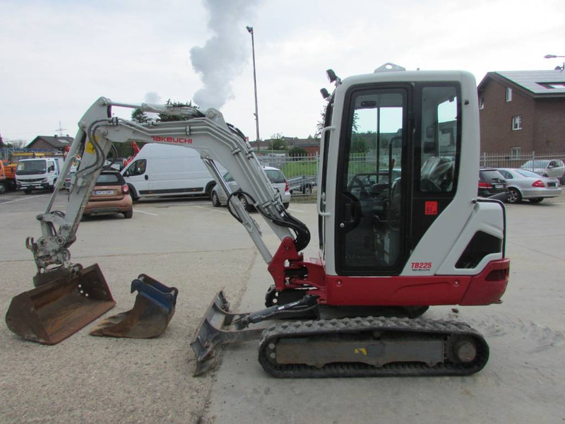 Takeuchi TB225 V3 Minibagger 35.500 EUR net - Мини-экскаватор: фото 4 Takeuchi TB225 V3 Minibagger 35.500 EUR net - Мини-экскаватор: фото 4