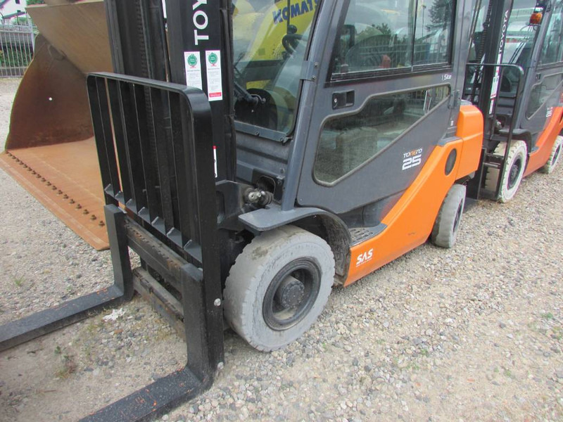Toyota 02-8 FGF 25 Tonero 25 Gas Stapler 7.500 EUR - Газовый погрузчик: фото 2 Toyota 02-8 FGF 25 Tonero 25 Gas Stapler 7.500 EUR - Газовый погрузчик: фото 2
