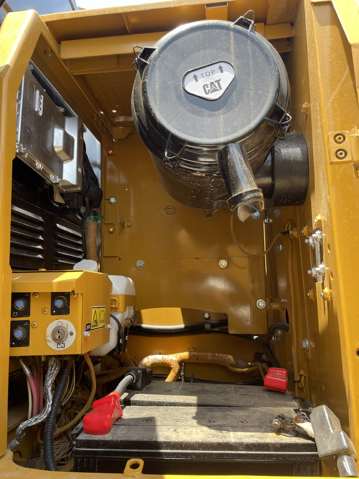 Гусеничный экскаватор CATERPILLAR 323D2: фото 10 Гусеничный экскаватор CATERPILLAR 323D2: фото 10