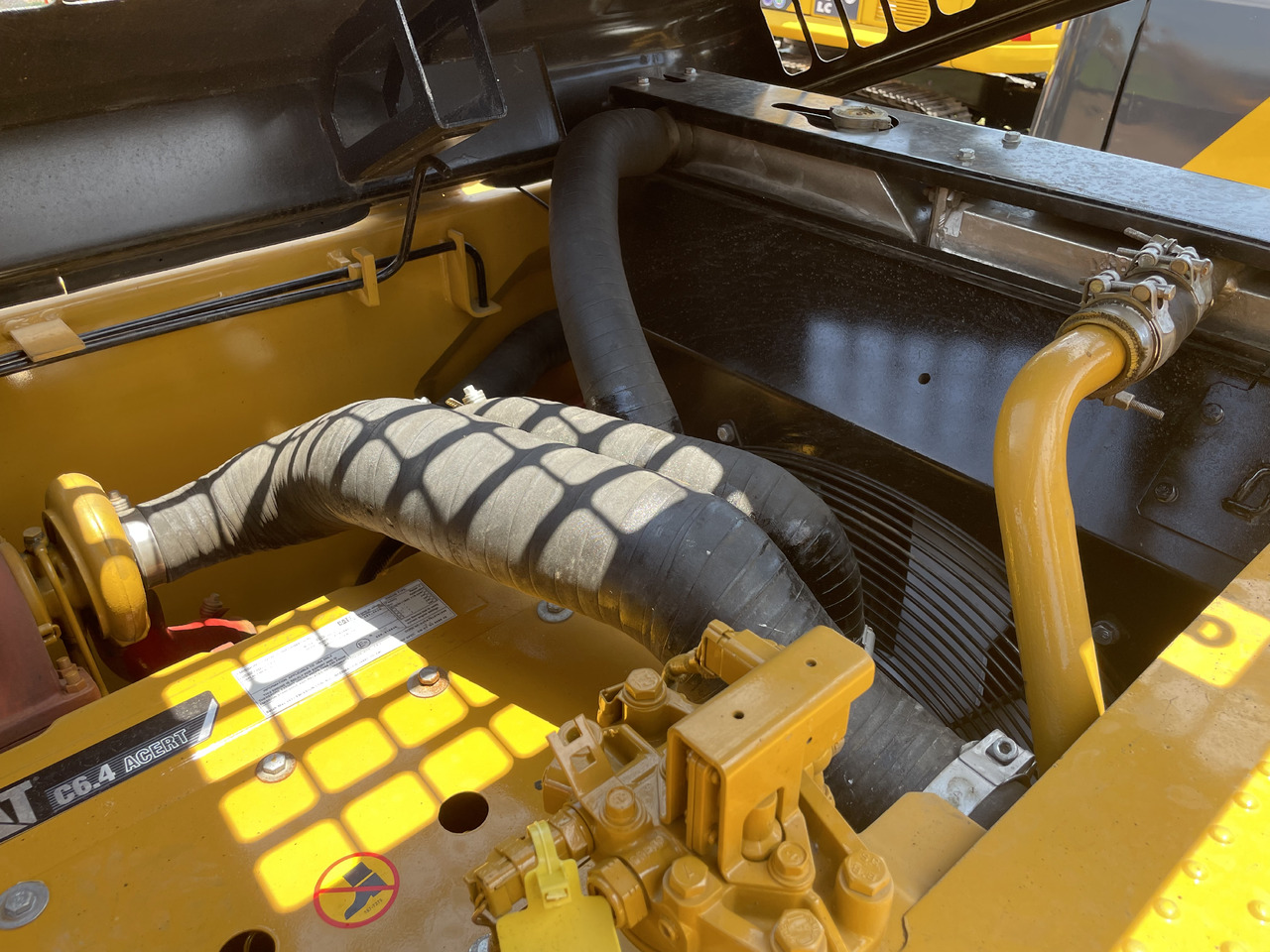 Гусеничный экскаватор CATERPILLAR 323D2: фото 8 Гусеничный экскаватор CATERPILLAR 323D2: фото 8