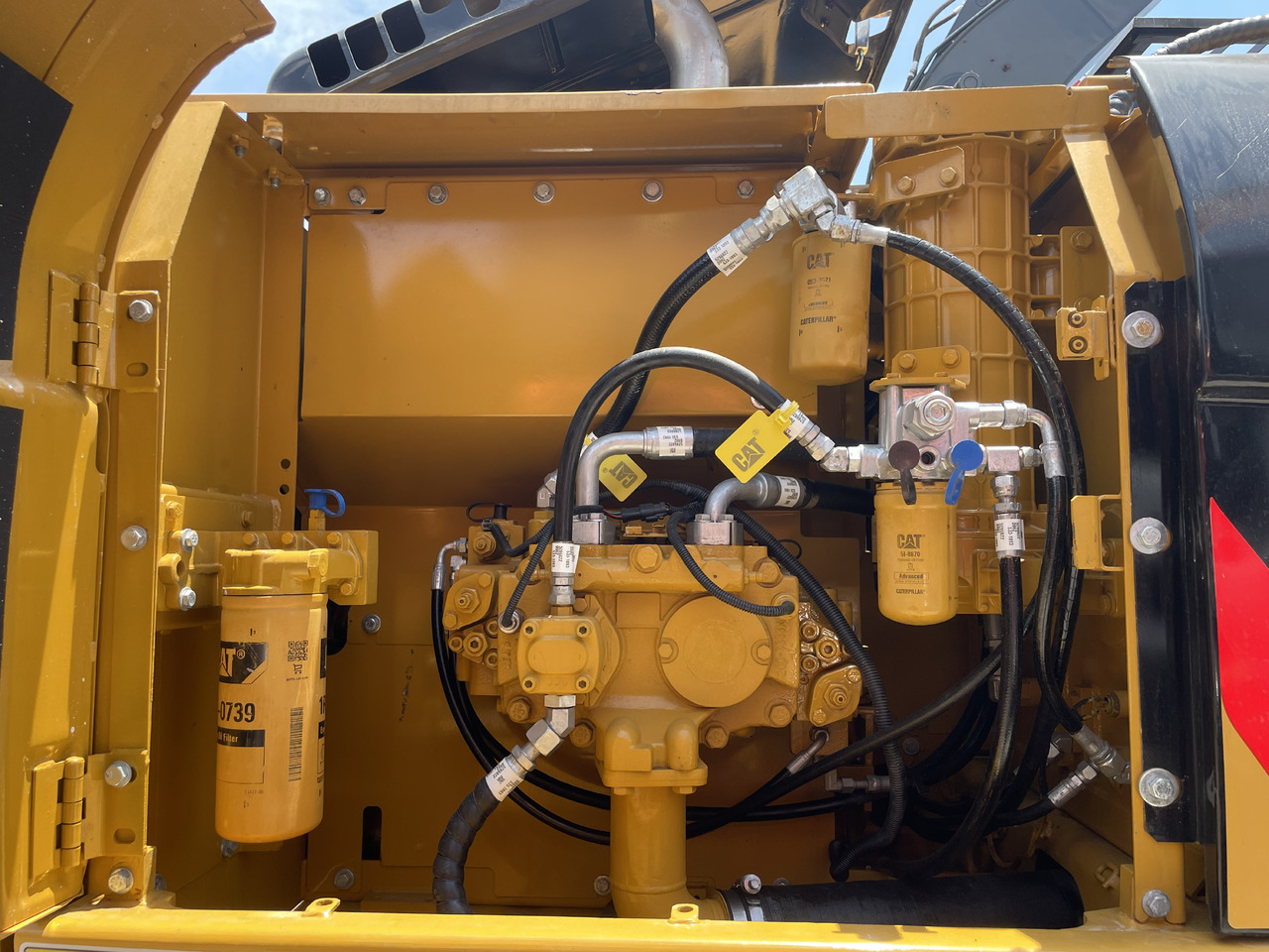 Гусеничный экскаватор CATERPILLAR 323D2: фото 9 Гусеничный экскаватор CATERPILLAR 323D2: фото 9