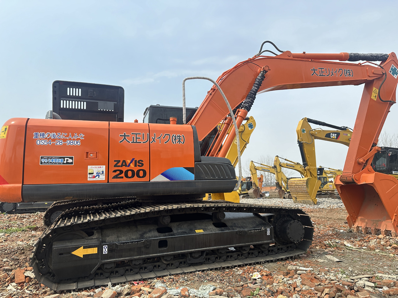 HITACHI ZX200-3 - Гусеничный экскаватор: фото 1 HITACHI ZX200-3 - Гусеничный экскаватор: фото 1