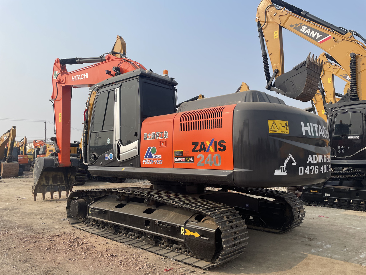 HITACHI ZX240 - Гусеничный экскаватор: фото 1 HITACHI ZX240 - Гусеничный экскаватор: фото 1