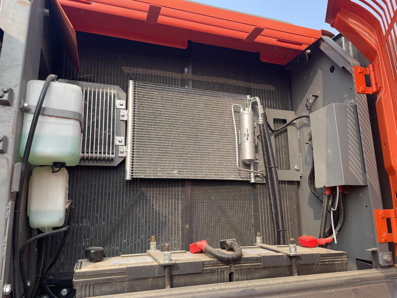 HITACHI ZX240 - Гусеничный экскаватор: фото 3 HITACHI ZX240 - Гусеничный экскаватор: фото 3