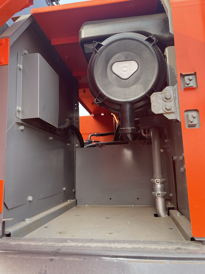 HITACHI ZX240 - Гусеничный экскаватор: фото 2 HITACHI ZX240 - Гусеничный экскаватор: фото 2