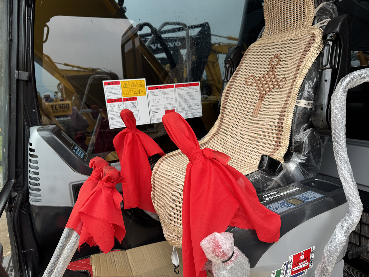 KOMATSU PC160 - Гусеничный экскаватор: фото 4 KOMATSU PC160 - Гусеничный экскаватор: фото 4