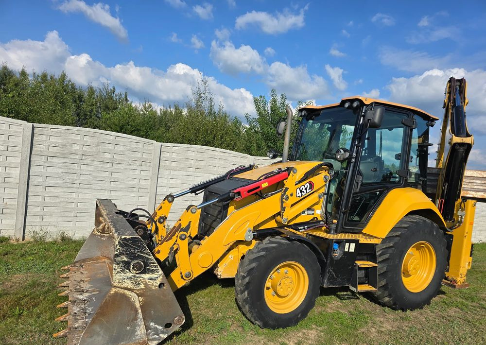 Caterpillar - Экскаватор-погрузчик: фото 1 Caterpillar - Экскаватор-погрузчик: фото 1