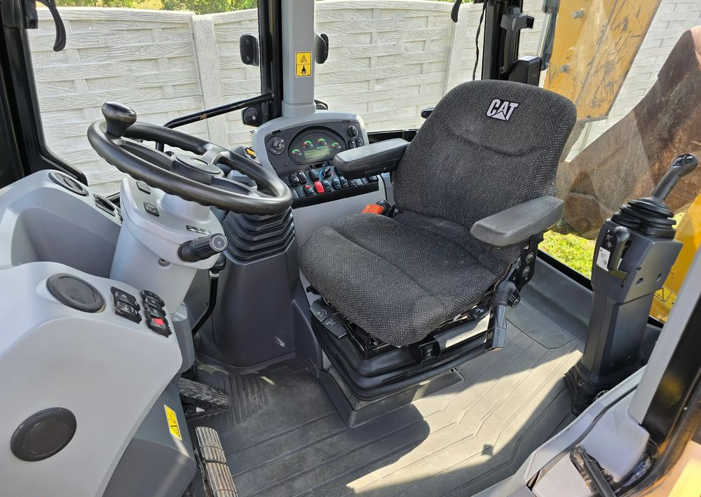 Caterpillar - Экскаватор-погрузчик: фото 3 Caterpillar - Экскаватор-погрузчик: фото 3