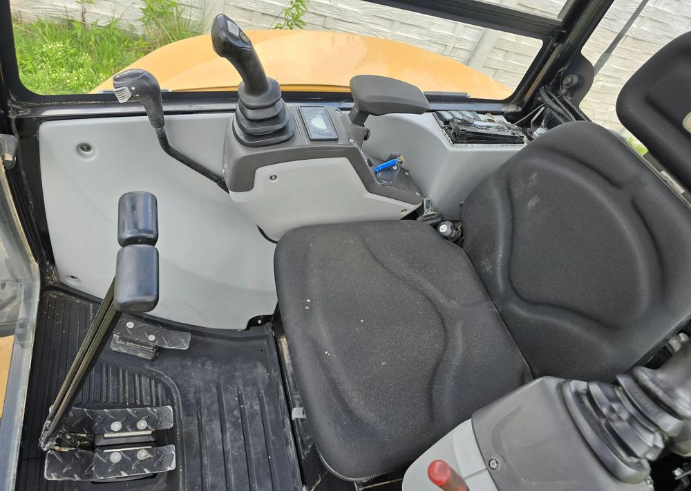 Caterpillar - Мини-экскаватор: фото 5 Caterpillar - Мини-экскаватор: фото 5