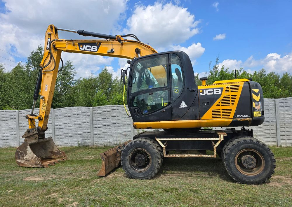 JCB - Колёсный экскаватор: фото 1 JCB - Колёсный экскаватор: фото 1