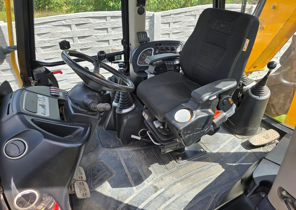 JCB - Экскаватор-погрузчик: фото 3 JCB - Экскаватор-погрузчик: фото 3