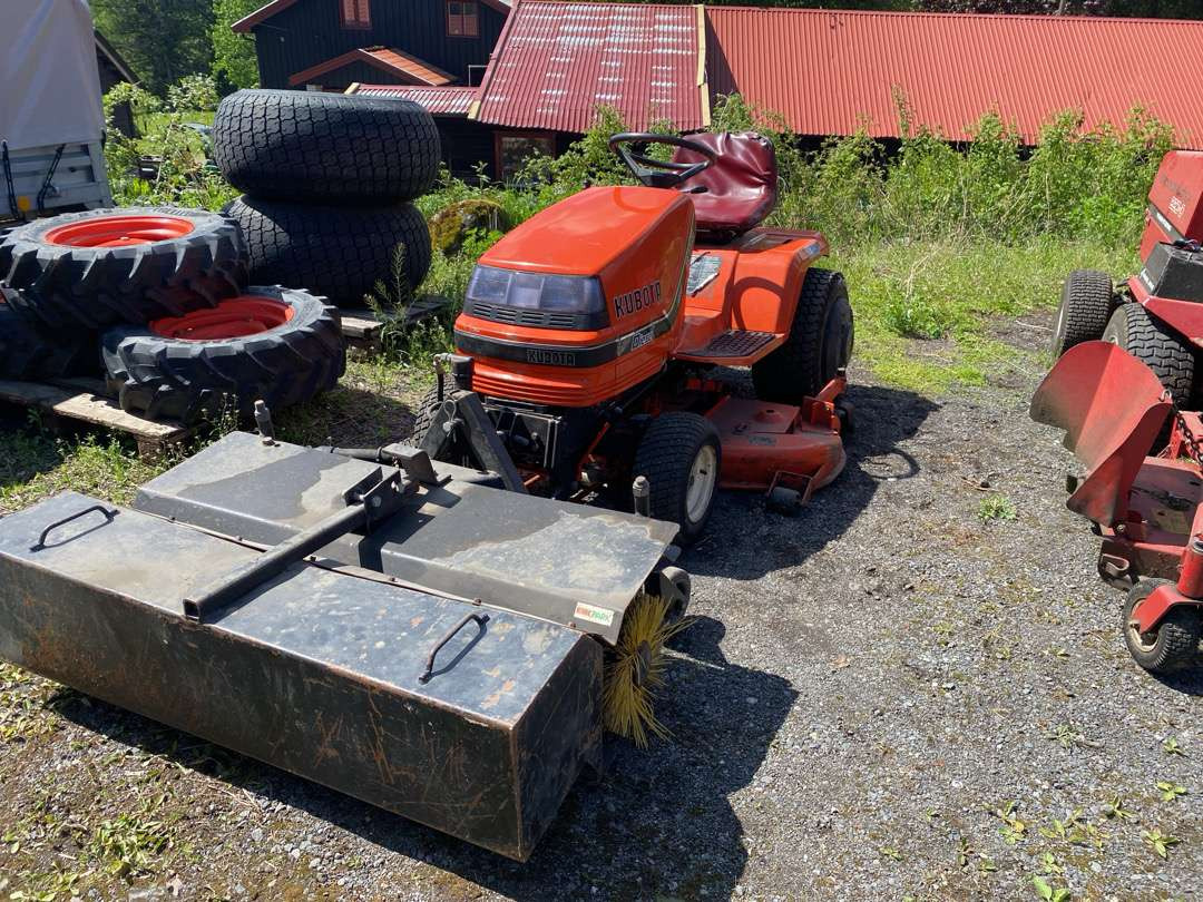 2000 Kubota G1700//Sitteklipper med feier og oppsamler - Газонокосилка: фото 1 2000 Kubota G1700//Sitteklipper med feier og oppsamler - Газонокосилка: фото 1