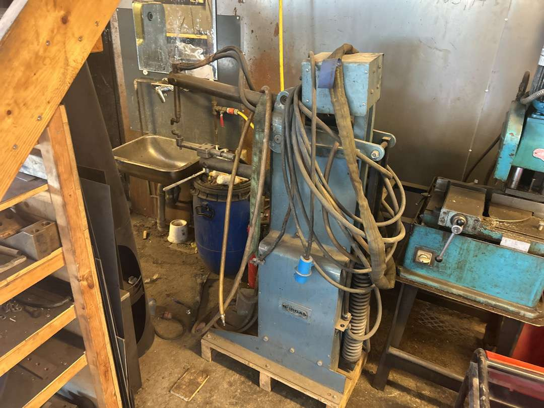 Оборудование для гаражей/ Мастерских Punktsveis-maskin fra Norgas: фото 1