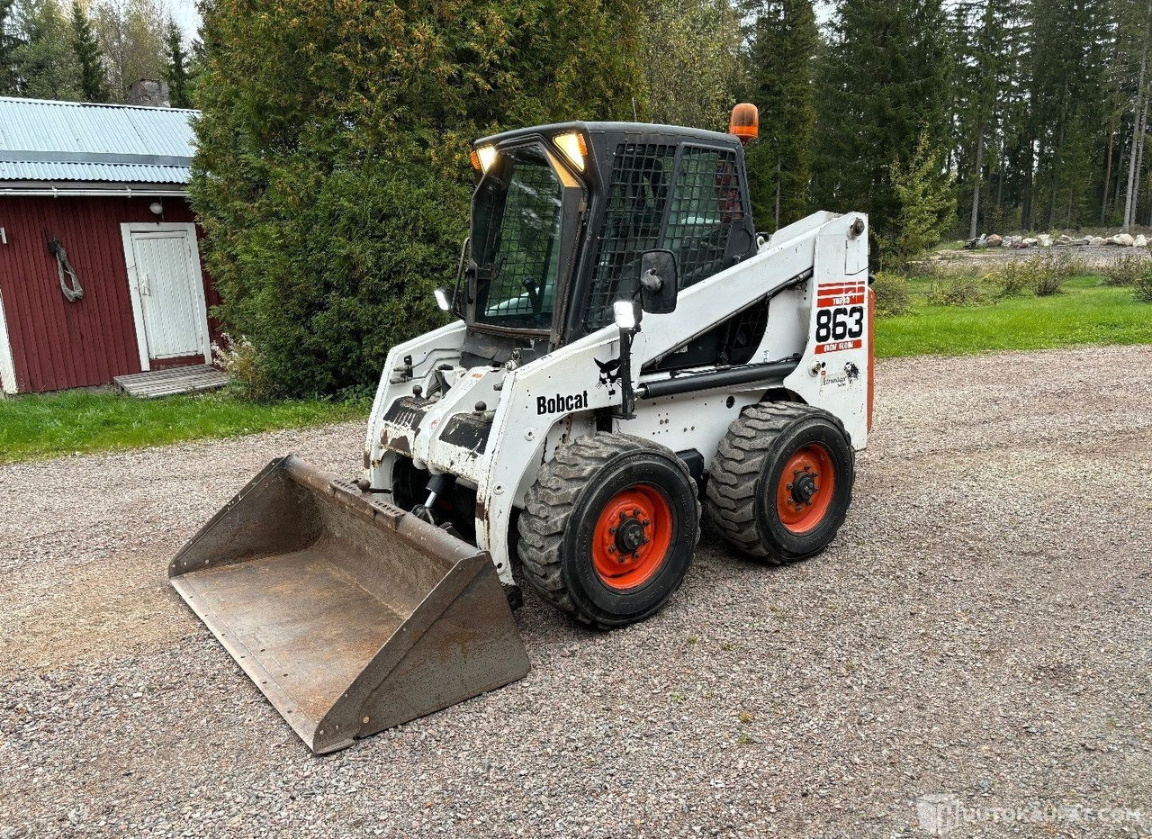 Bobcat 863, 2001, 2.7 l, 5120h, Askola - Мини-погрузчик с бортовым поворотом: фото 1 Bobcat 863, 2001, 2.7 l, 5120h, Askola - Мини-погрузчик с бортовым поворотом: фото 1