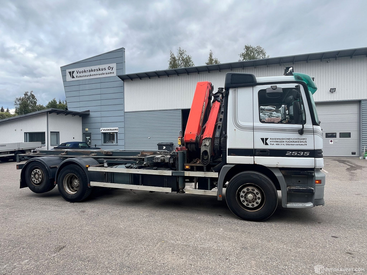 Mercedes-Benz Actros 2535, 21 tonnimetrisellä nosturilla ja vaijerivaihtolavalaitteella, kuorma-auto, 2001, Hyvinkää - Грузовик: фото 3 Mercedes-Benz Actros 2535, 21 tonnimetrisellä nosturilla ja vaijerivaihtolavalaitteella, kuorma-auto, 2001, Hyvinkää - Грузовик: фото 3