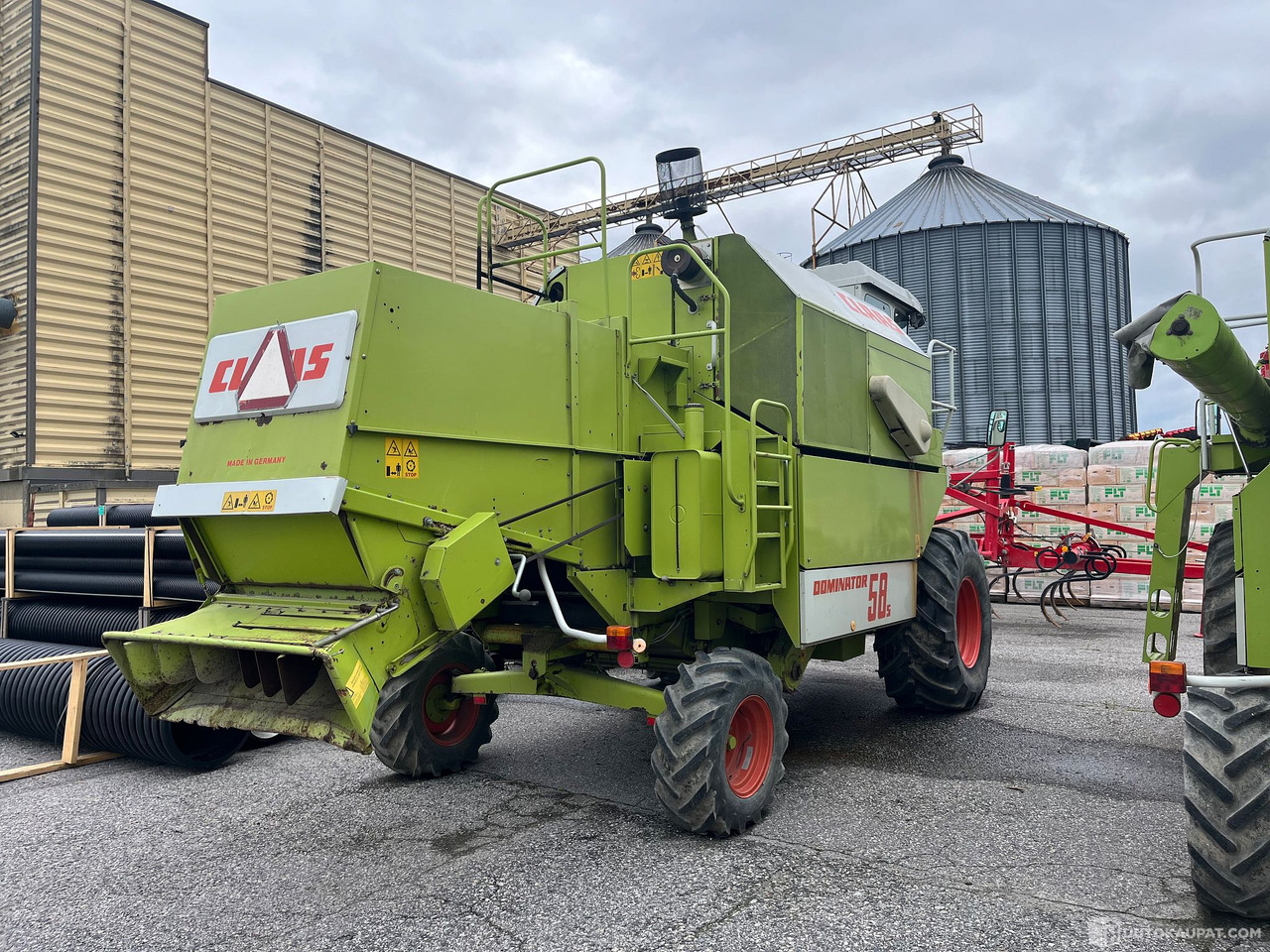 Claas Dominator 58S, leikkuupuimuri 3,6 metrin pöydällä, Okraspecial, 1996, Salo - Сельскохозяйственная техника: фото 5 Claas Dominator 58S, leikkuupuimuri 3,6 metrin pöydällä, Okraspecial, 1996, Salo - Сельскохозяйственная техника: фото 5