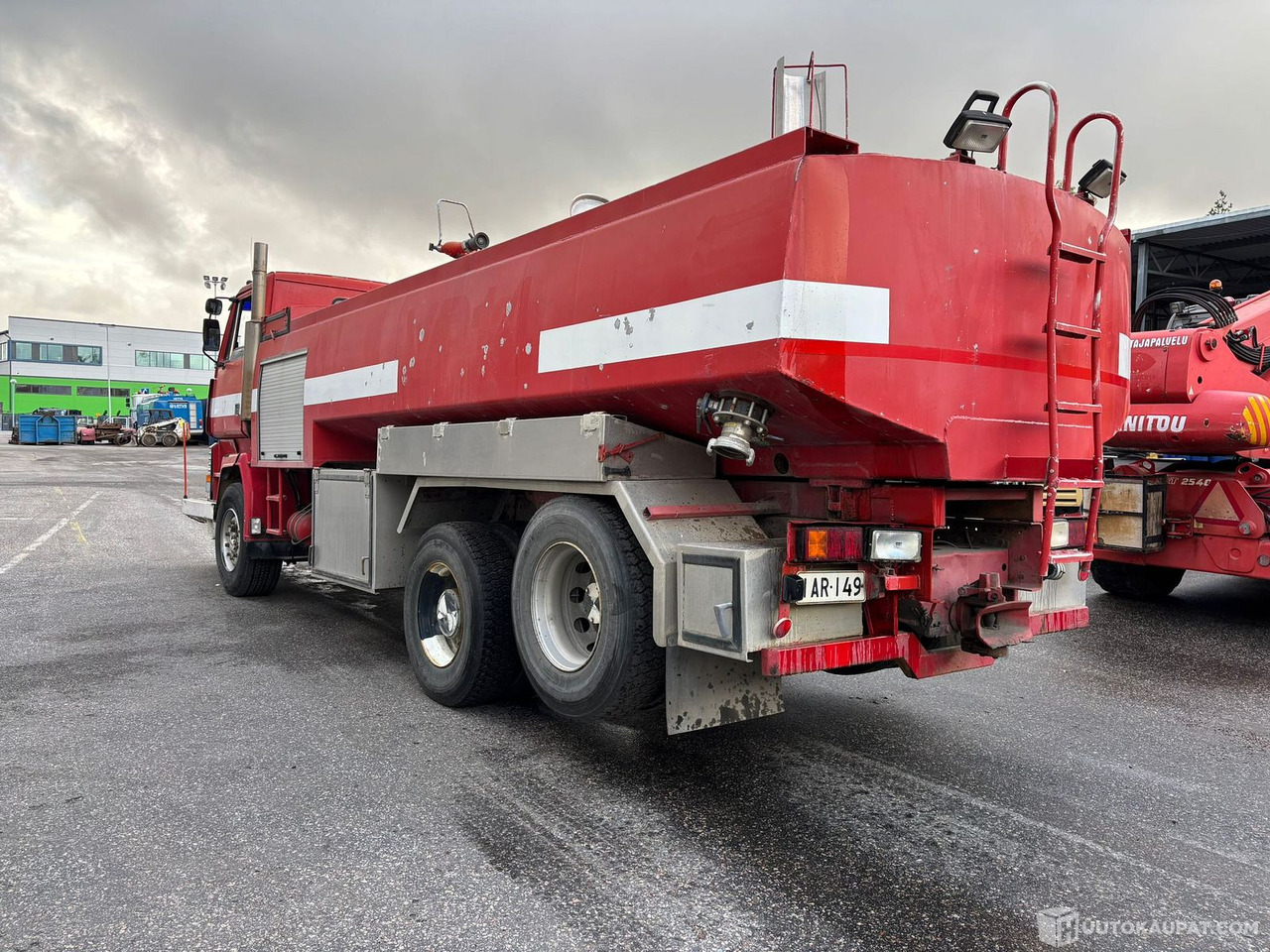 Sisu säiliöauto, 1983, Vantaa - Грузовик-цистерна: фото 3 Sisu säiliöauto, 1983, Vantaa - Грузовик-цистерна: фото 3