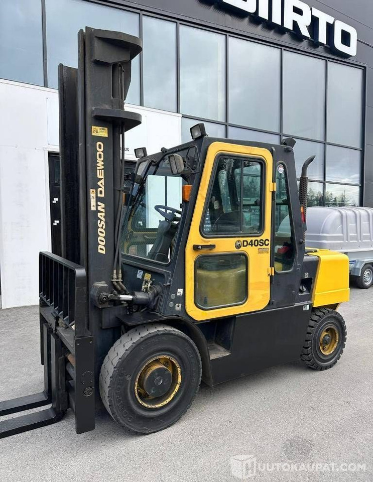 Daewoo D40SC-2, 2006, 11 000 h DieselTrukki, Lempäälä - Строительная техника: фото 1 Daewoo D40SC-2, 2006, 11 000 h DieselTrukki, Lempäälä - Строительная техника: фото 1