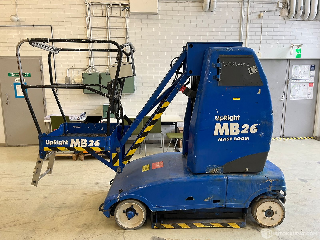 UpRight MB 26, 2002 Kuukulkija, Vantaa - Вертикальный мачтовый подъемник: фото 1 UpRight MB 26, 2002 Kuukulkija, Vantaa - Вертикальный мачтовый подъемник: фото 1