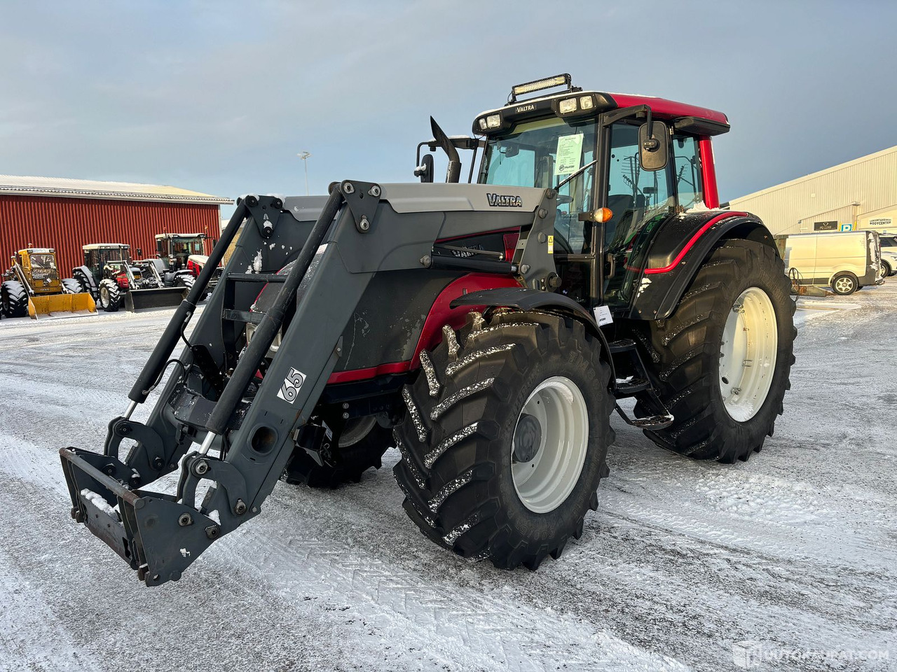 Valtra T131H kuormaajalla.Todella siisti ja vähän ajettu!, 2008 MTK25, Tornio - Трактор: фото 1 Valtra T131H kuormaajalla.Todella siisti ja vähän ajettu!, 2008 MTK25, Tornio - Трактор: фото 1