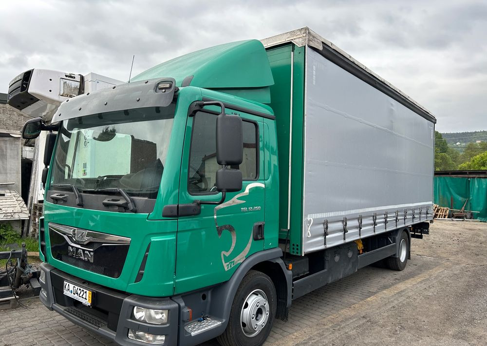 MAN TGL 12.250 6.2m AUTOMAT KLIMA z Niemiec ESP nowe opony EURO 6 / 4.75 rozstaw / zawiesie na wózek widłowy / TOP STAN / okazja nauka jazdy MOŻLIWOŚĆ DOSTOSOWANIA 12t - Тентованный грузовик: фото 3 MAN TGL 12.250 6.2m AUTOMAT KLIMA z Niemiec ESP nowe opony EURO 6 / 4.75 rozstaw / zawiesie na wózek widłowy / TOP STAN / okazja nauka jazdy MOŻLIWOŚĆ DOSTOSOWANIA 12t - Тентованный грузовик: фото 3