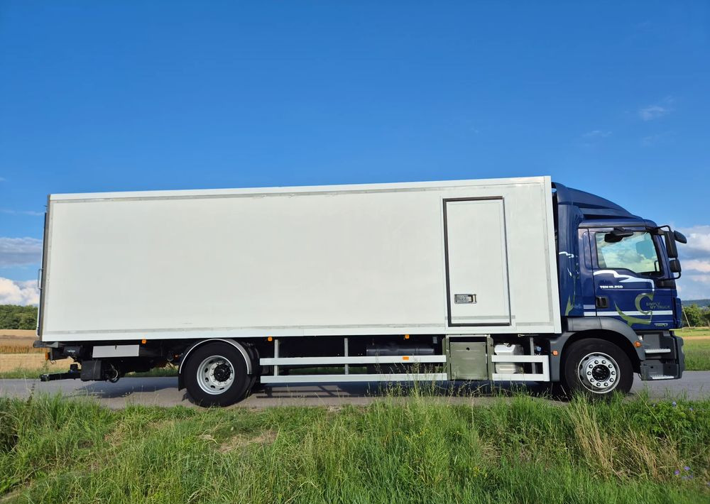 MAN TGM 18.250 Carrier 1950 D/E z Holandii / TOP STAN / 7.5m / 18 palet / winda + drzwi boczne / OKAZJA - Рефрижератор: фото 4 MAN TGM 18.250 Carrier 1950 D/E z Holandii / TOP STAN / 7.5m / 18 palet / winda + drzwi boczne / OKAZJA - Рефрижератор: фото 4