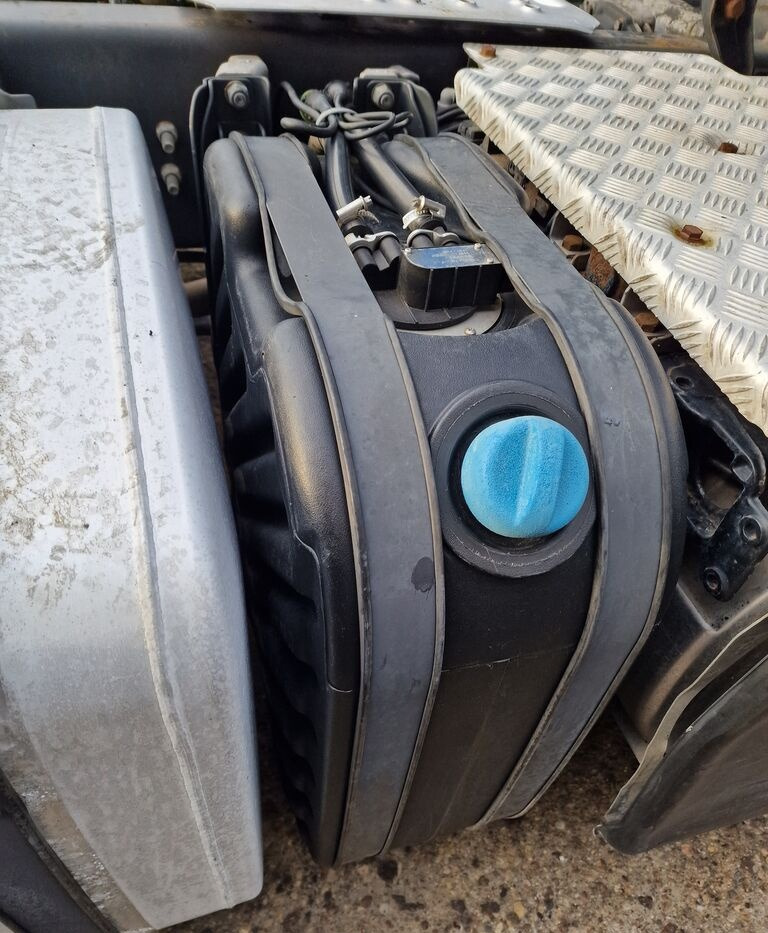 Scania R 1831370 1740107 Scania R 1831370 1740107 truck - Бак для AdBlue для Грузовиков: фото 3 Scania R 1831370 1740107 Scania R 1831370 1740107 truck - Бак для AdBlue для Грузовиков: фото 3