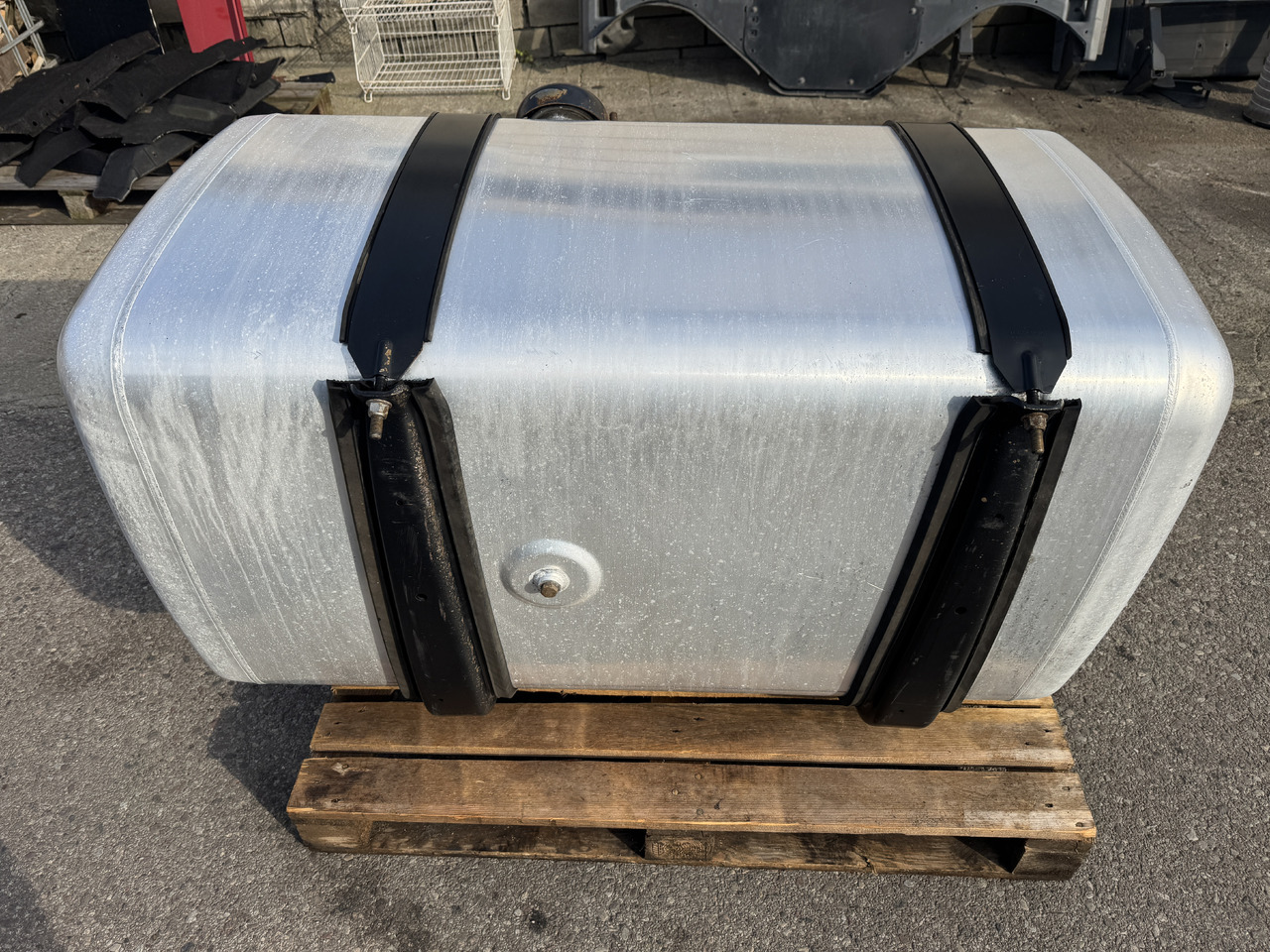 Ford F-Max - Топливный бак: фото 4 Ford F-Max - Топливный бак: фото 4