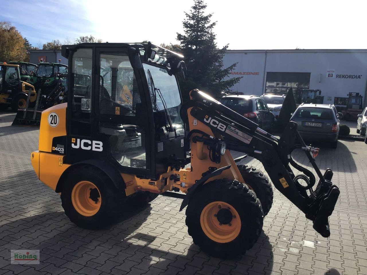 JCB 403 PLUS - Компактный фронтальный погрузчик: фото 3 JCB 403 PLUS - Компактный фронтальный погрузчик: фото 3