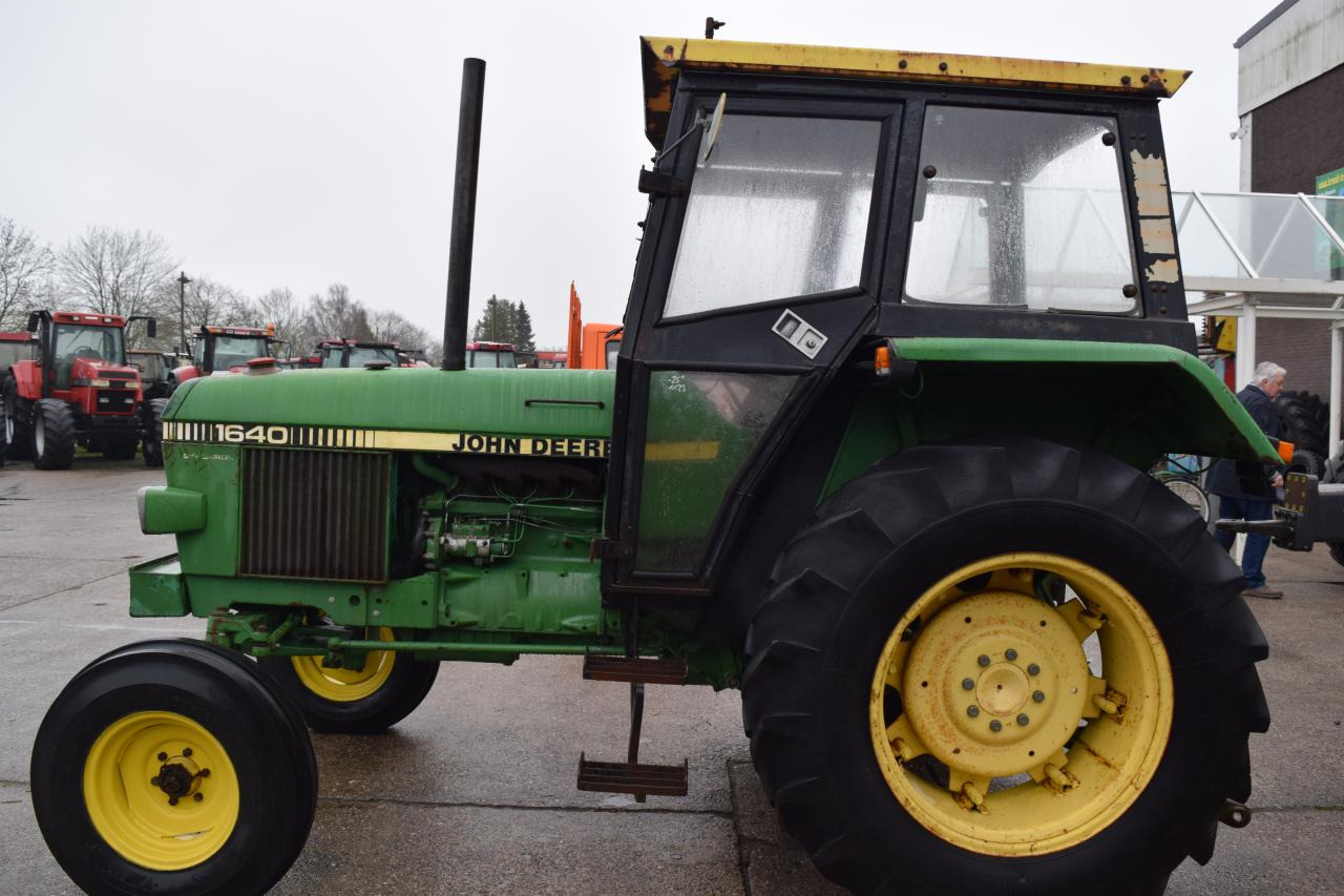 John Deere 1640 - Трактор: фото 2 John Deere 1640 - Трактор: фото 2
