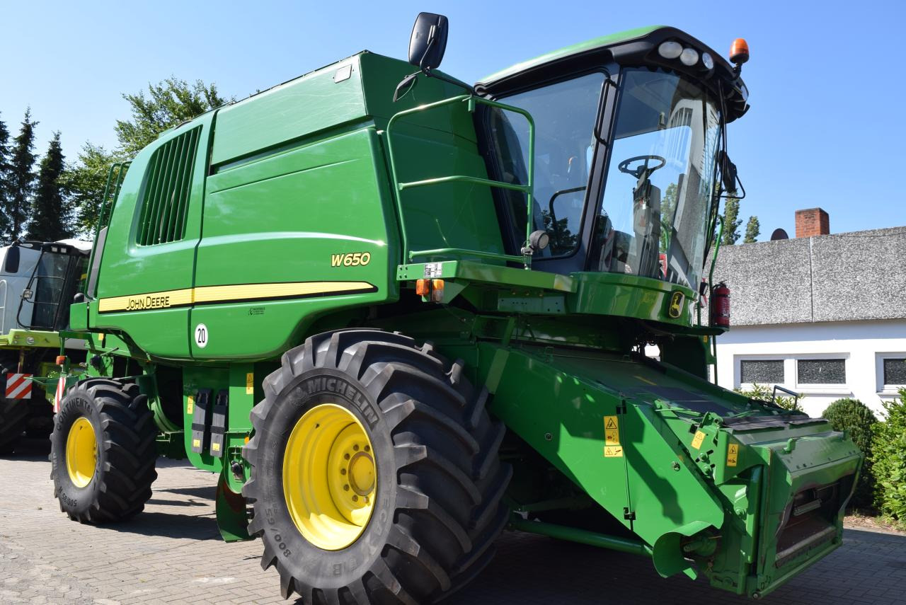 John Deere W 650 - Зерноуборочный комбайн: фото 1 John Deere W 650 - Зерноуборочный комбайн: фото 1