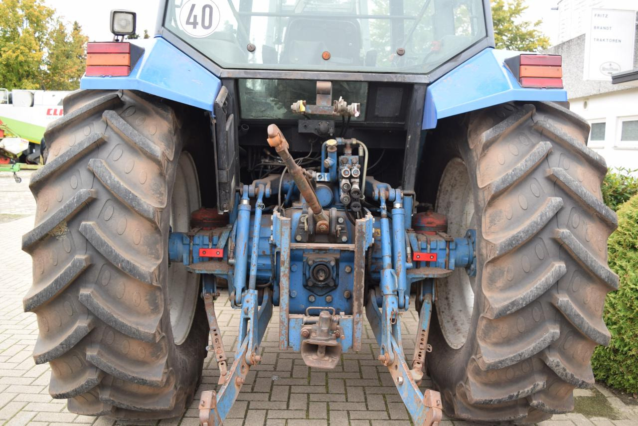 New Holland 8340 - Трактор: фото 4 New Holland 8340 - Трактор: фото 4
