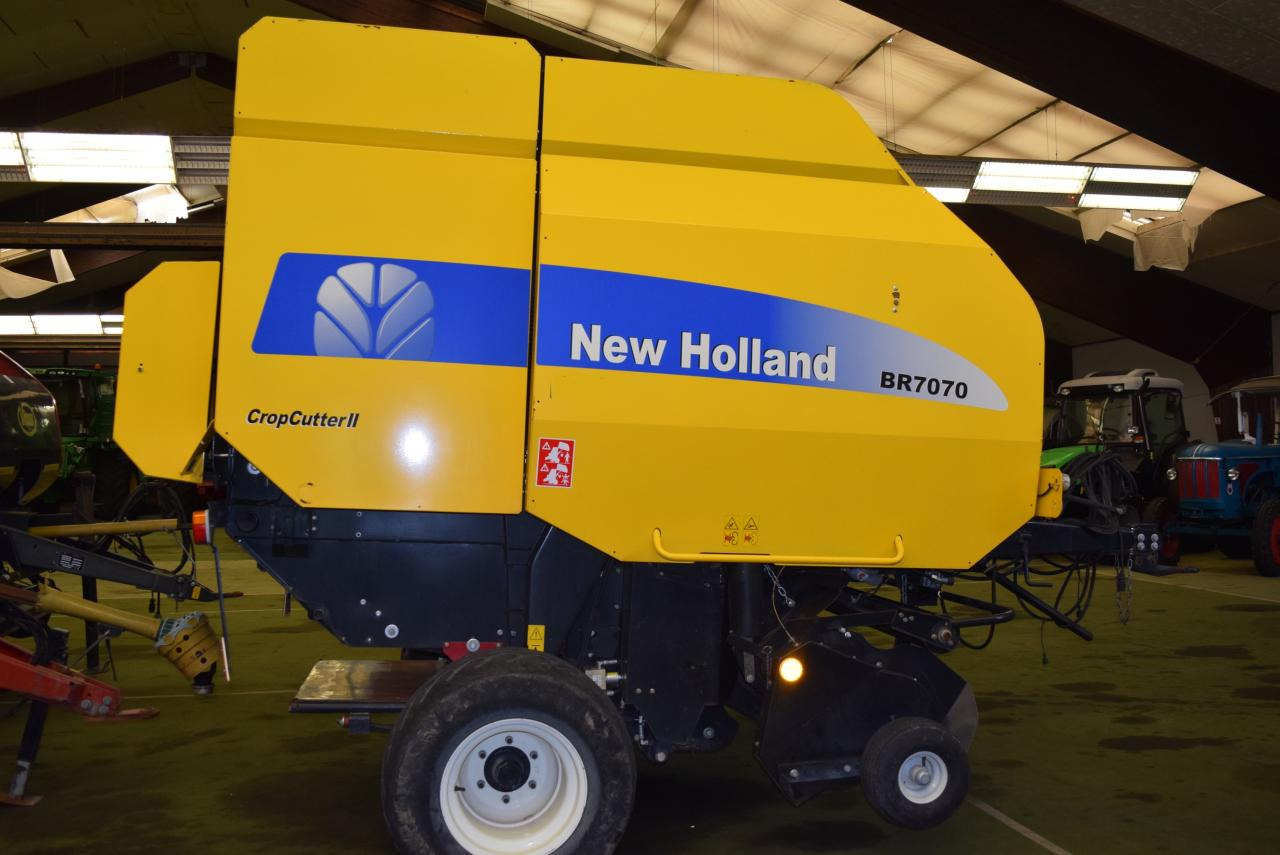 New Holland BR 7070 Crop Cutter II - Пресс-подборщик рулонный: фото 1 New Holland BR 7070 Crop Cutter II - Пресс-подборщик рулонный: фото 1