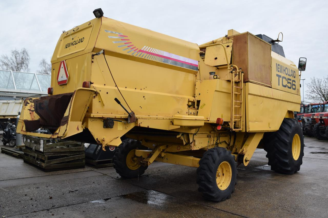 New Holland TC 56 - Зерноуборочный комбайн: фото 4 New Holland TC 56 - Зерноуборочный комбайн: фото 4