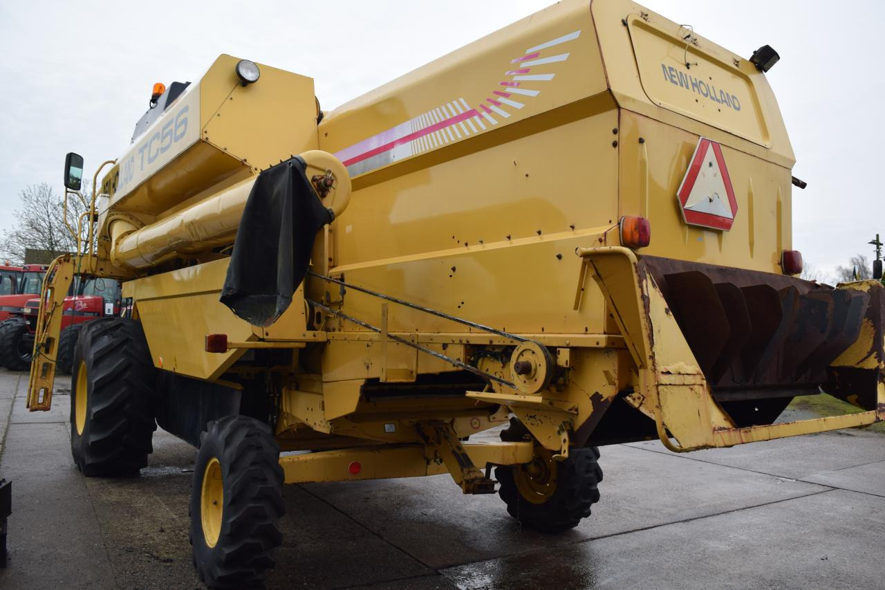 New Holland TC 56 - Зерноуборочный комбайн: фото 3 New Holland TC 56 - Зерноуборочный комбайн: фото 3