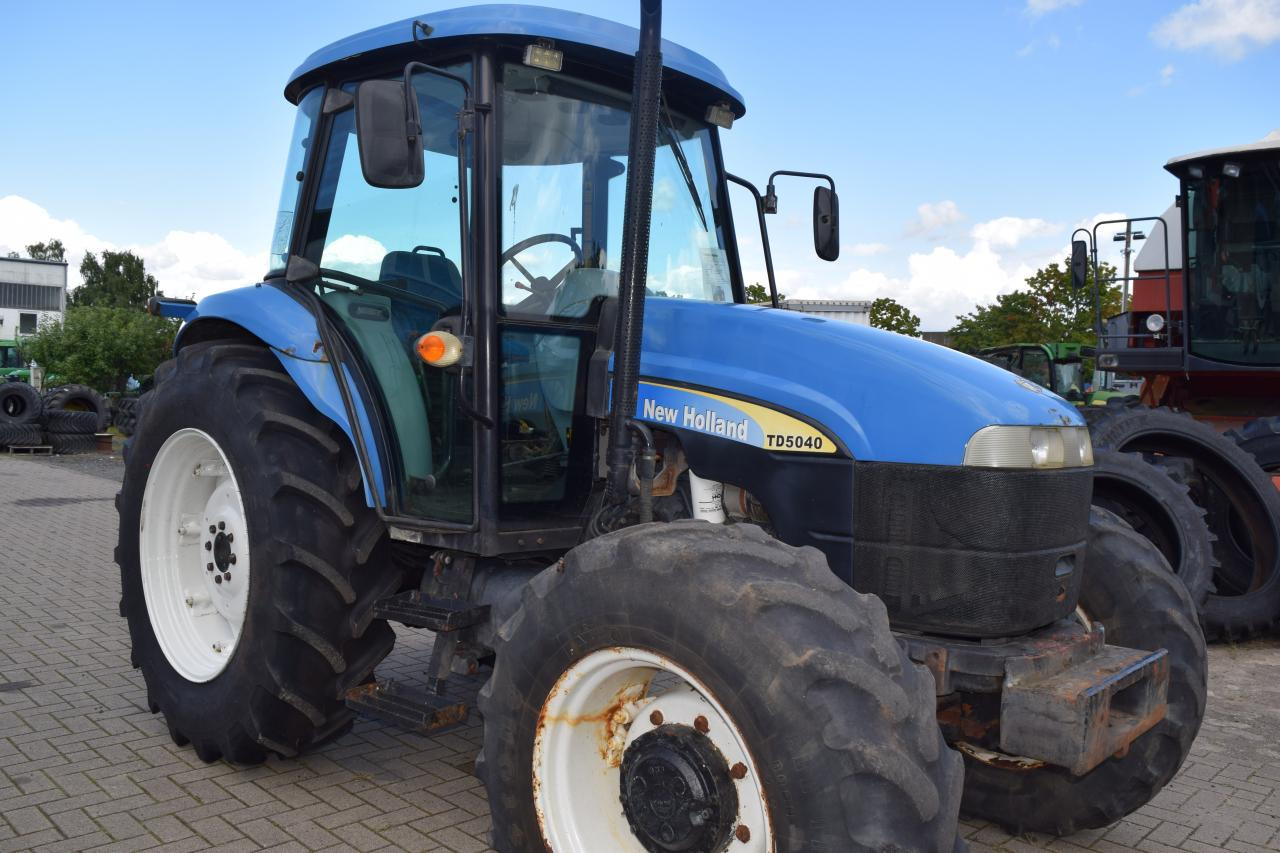 New Holland TD 5040 - Трактор: фото 3 New Holland TD 5040 - Трактор: фото 3