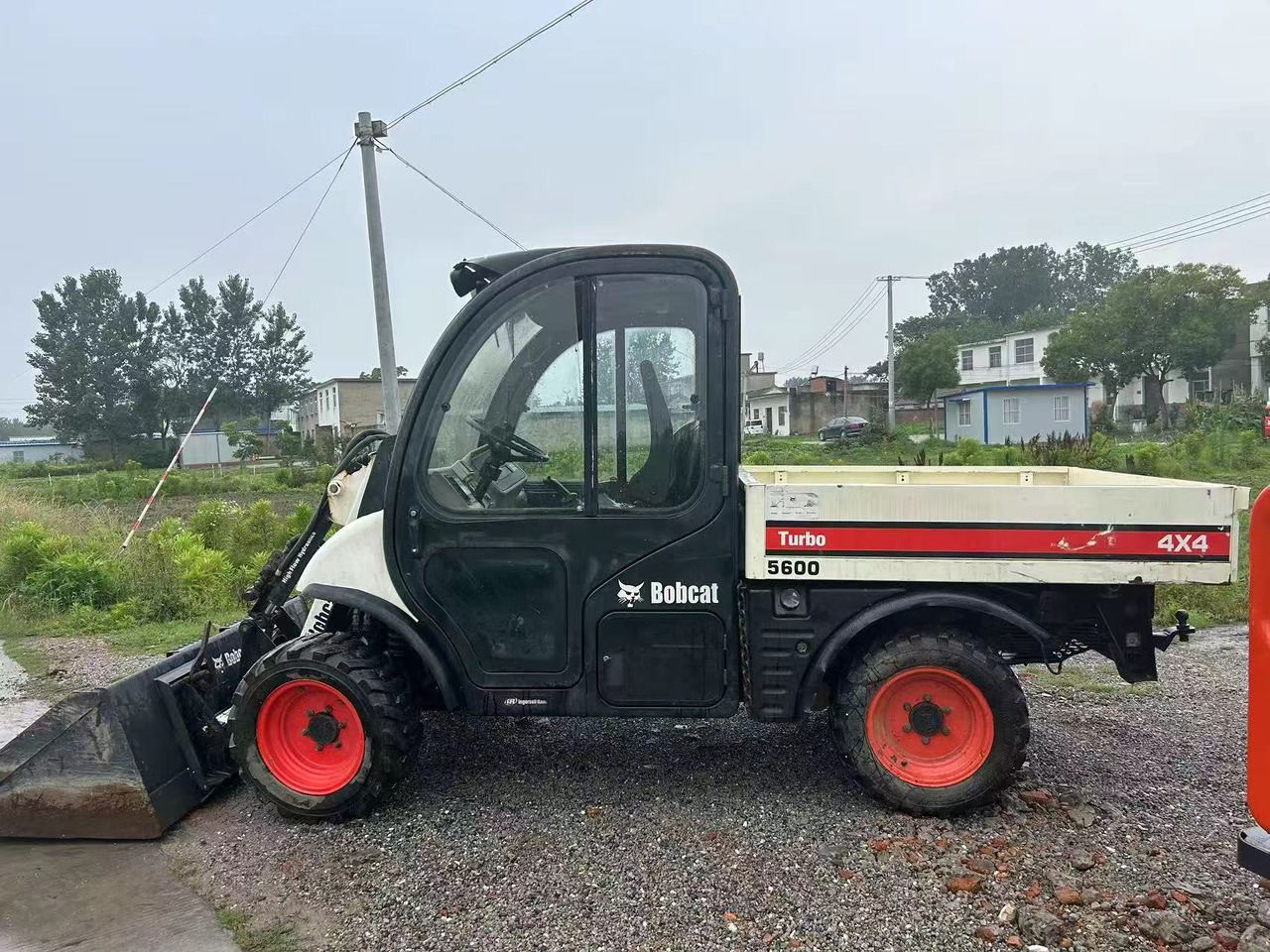 BOBCAT 5600 Toolcat - Мини-погрузчик с бортовым поворотом: фото 1 BOBCAT 5600 Toolcat - Мини-погрузчик с бортовым поворотом: фото 1