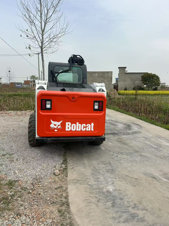 BOBCAT S550 - Мини-погрузчик с бортовым поворотом: фото 2 BOBCAT S550 - Мини-погрузчик с бортовым поворотом: фото 2