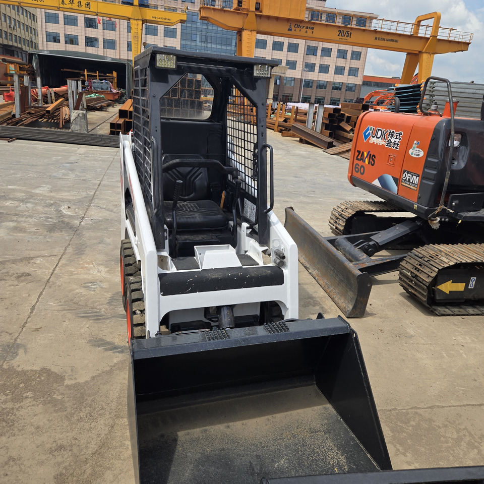 BOBCAT S70 - Мини-погрузчик с бортовым поворотом: фото 4 BOBCAT S70 - Мини-погрузчик с бортовым поворотом: фото 4