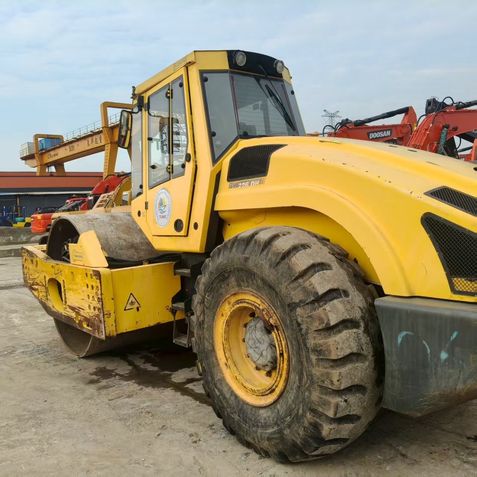 BOMAG BW226DH - Дорожный каток: фото 2 BOMAG BW226DH - Дорожный каток: фото 2