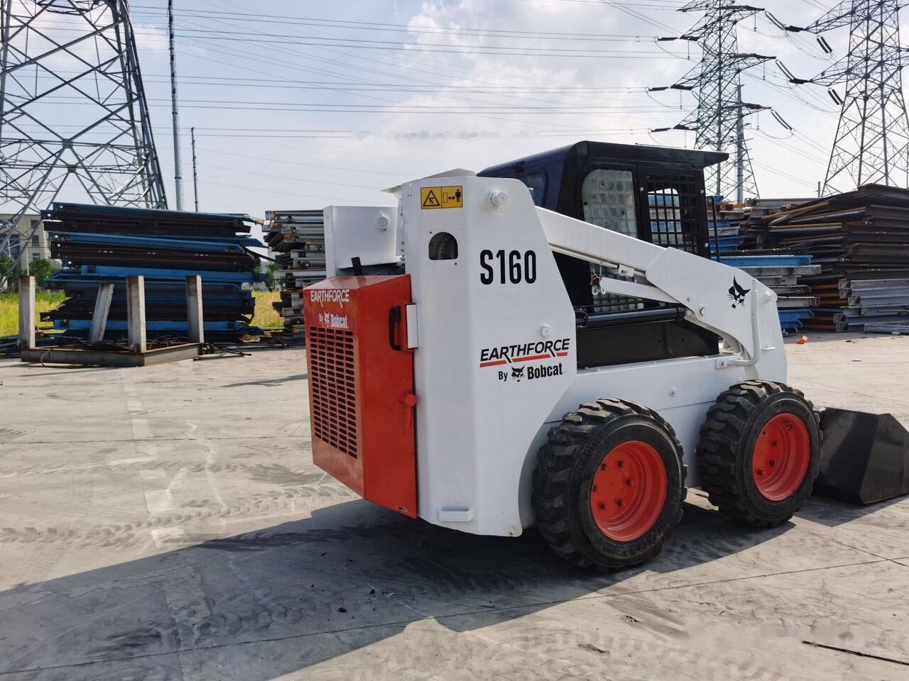 Bobcat S160 - Мини-погрузчик с бортовым поворотом: фото 3 Bobcat S160 - Мини-погрузчик с бортовым поворотом: фото 3
