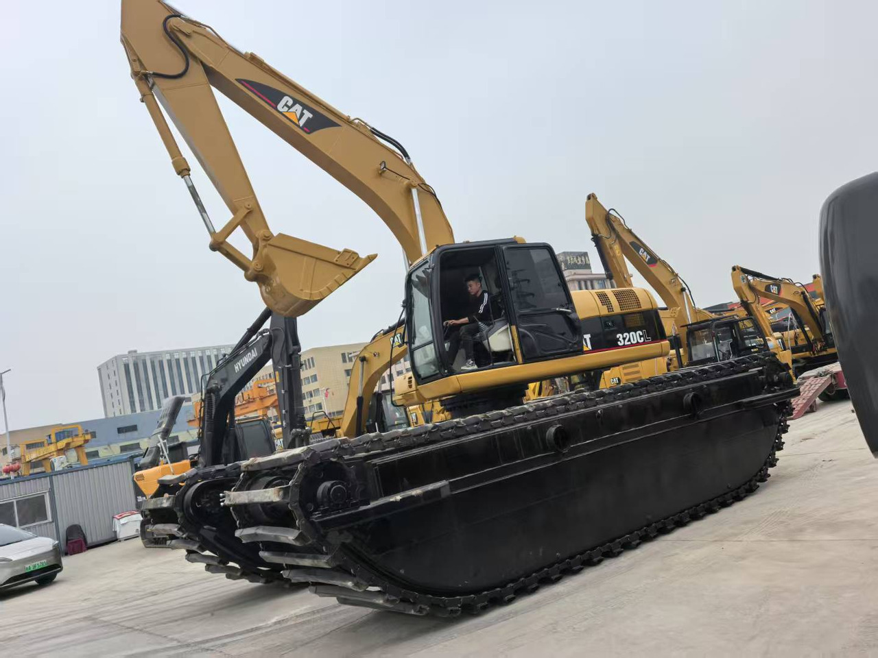 CATERPILLAR 320C boat excavator - Водный экскаватор: фото 1 CATERPILLAR 320C boat excavator - Водный экскаватор: фото 1