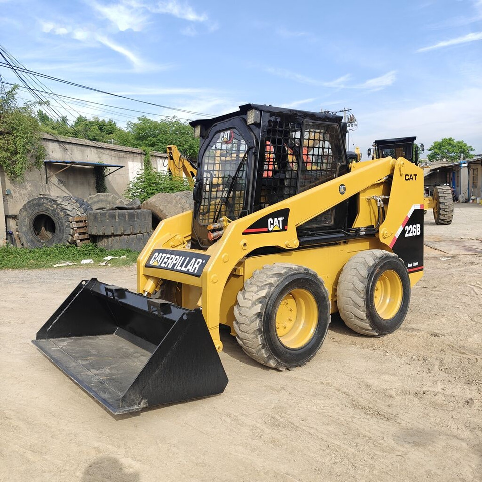 Caterpillar 226B - Мини-погрузчик с бортовым поворотом: фото 2 Caterpillar 226B - Мини-погрузчик с бортовым поворотом: фото 2