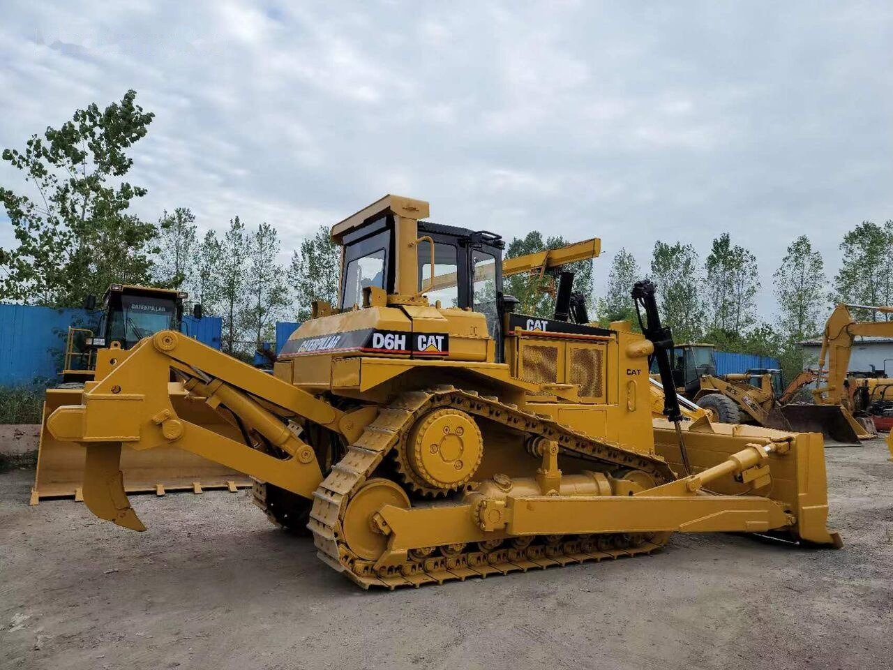 Caterpillar D6H - Бульдозер: фото 1 Caterpillar D6H - Бульдозер: фото 1