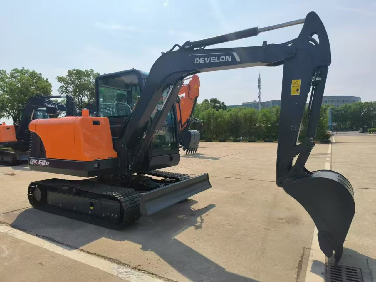 DOOSAN DX60D - Мини-экскаватор: фото 1 DOOSAN DX60D - Мини-экскаватор: фото 1